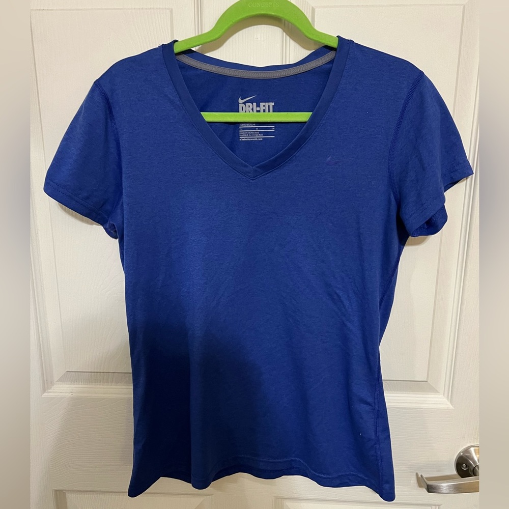 Nike V-Neck T Shirt sz M